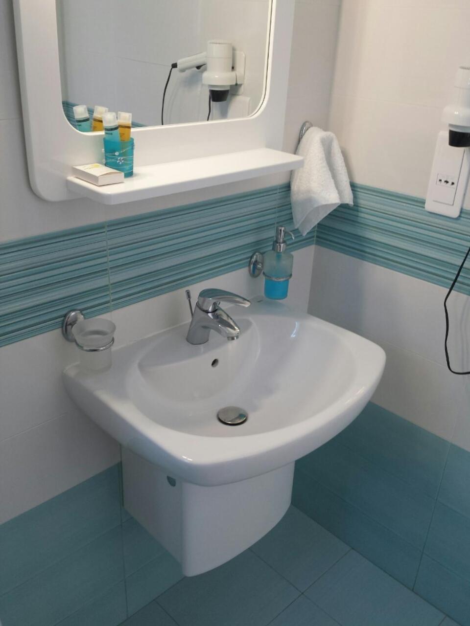 Sarakiniko Rooms Adamantas  Ngoại thất bức ảnh